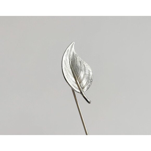 Leaf Shaped Silver Textured Toned Vintage Stick Pin | Hat Pin | Lapel Pin - Picture 1 of 10